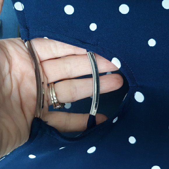 Chico's Navy Polka Dot 3/4 Sleeve Split Neck Pullover Top sz XS (0) - Picture 3 of 7